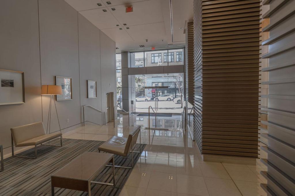 Skyline Escape In The Heart Of Downtown Holiday home *